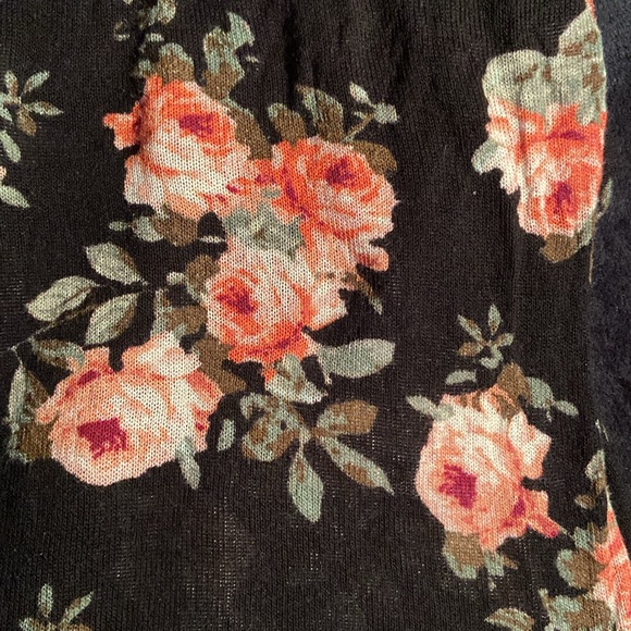 Rose Overlayer top - Picture 3 of 3